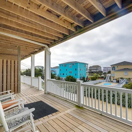 Emerald Isle Getaway With Decks And Beach Views!